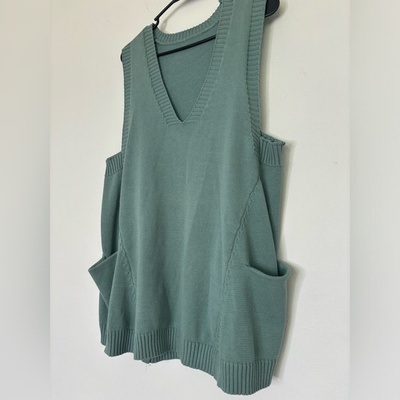 Yesno teal neck sweater vest top w/ front side pockets no size tag fits M/L - Picture 2 of 7